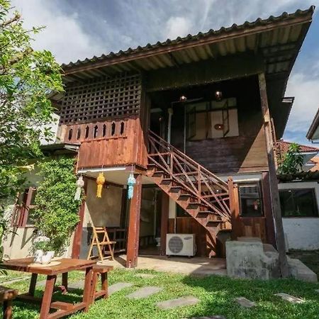 Nearthepark Backpack House Vandrarhem Chiang Mai Exteriör bild