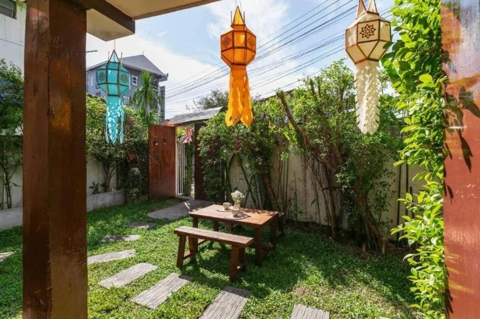 Nearthepark Backpack House Vandrarhem Chiang Mai Exteriör bild