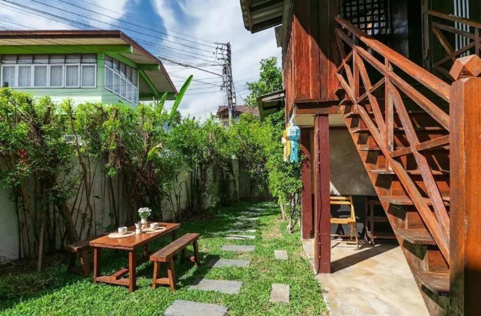 Nearthepark Backpack House Vandrarhem Chiang Mai Exteriör bild