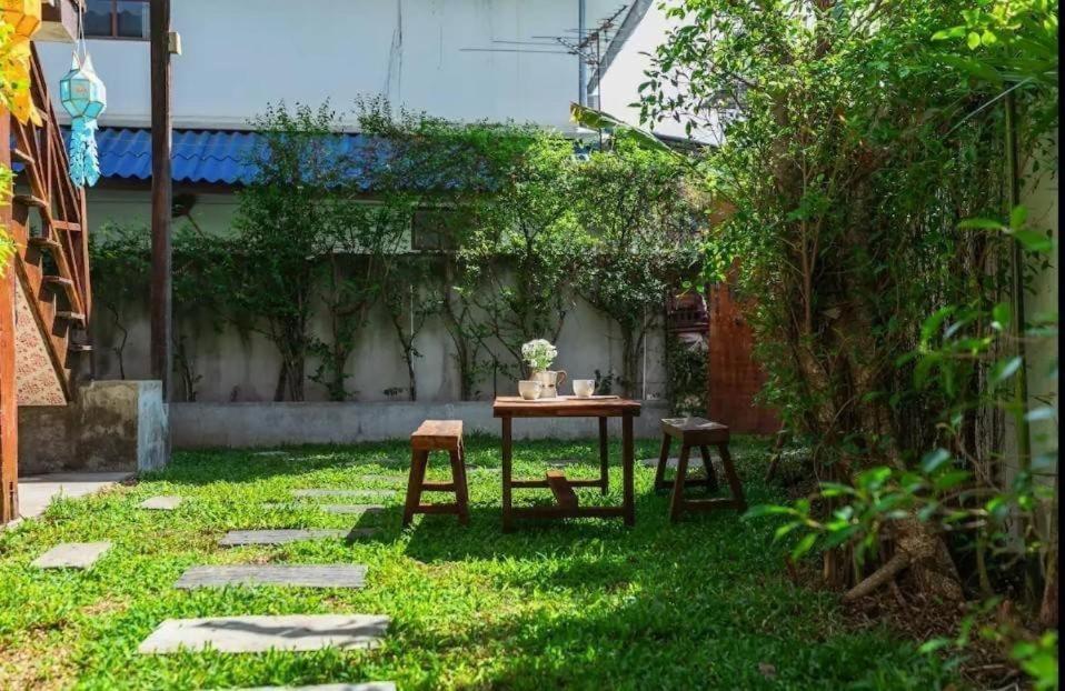Nearthepark Backpack House Vandrarhem Chiang Mai Exteriör bild