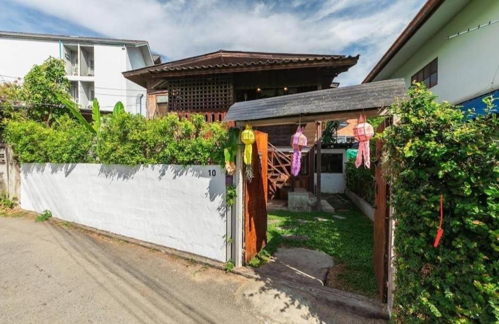 Nearthepark Backpack House Vandrarhem Chiang Mai Exteriör bild